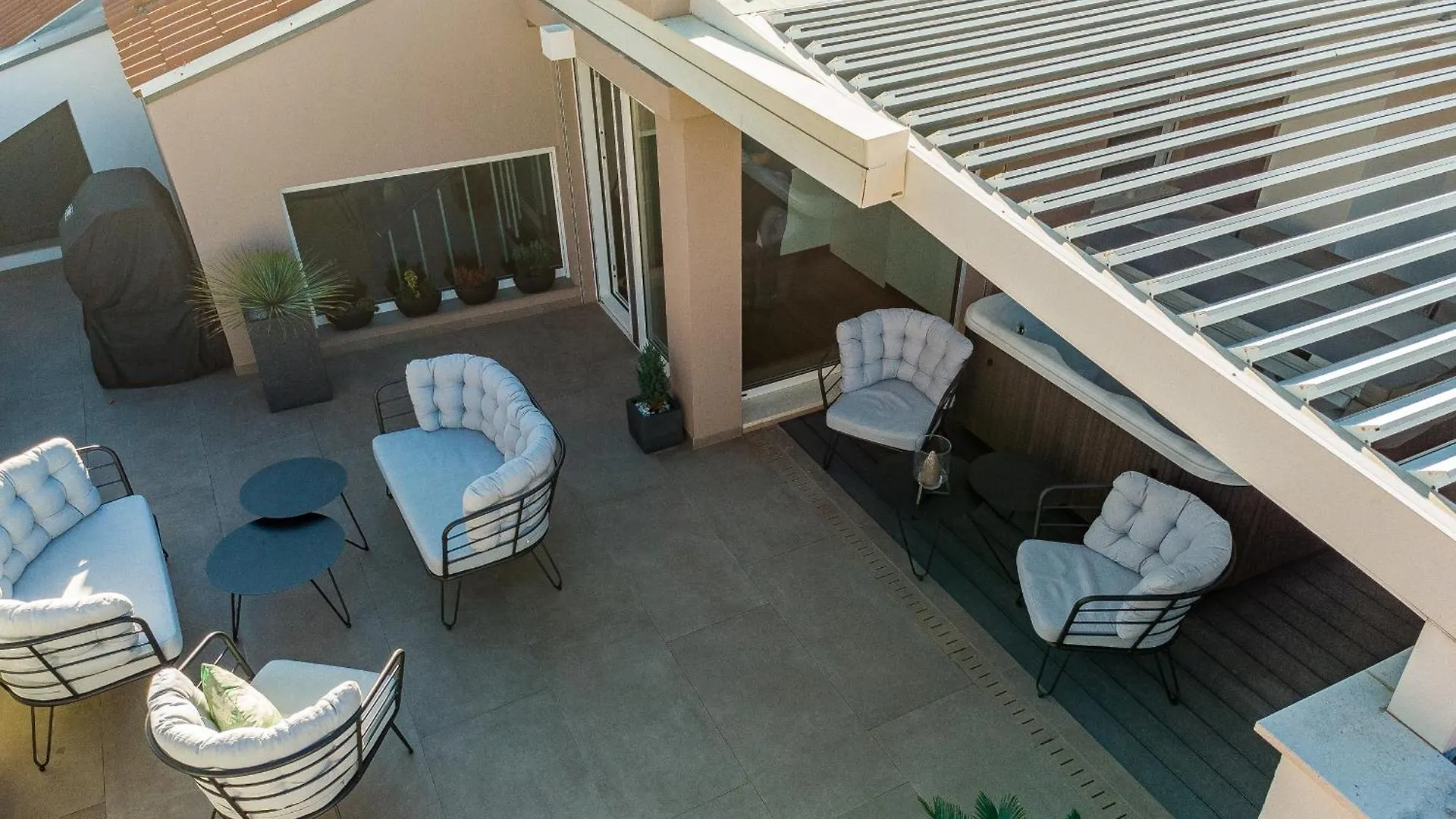 Magnificent Rooftop Jacuzzi & Terrace Apartment Olia زادار 0*,